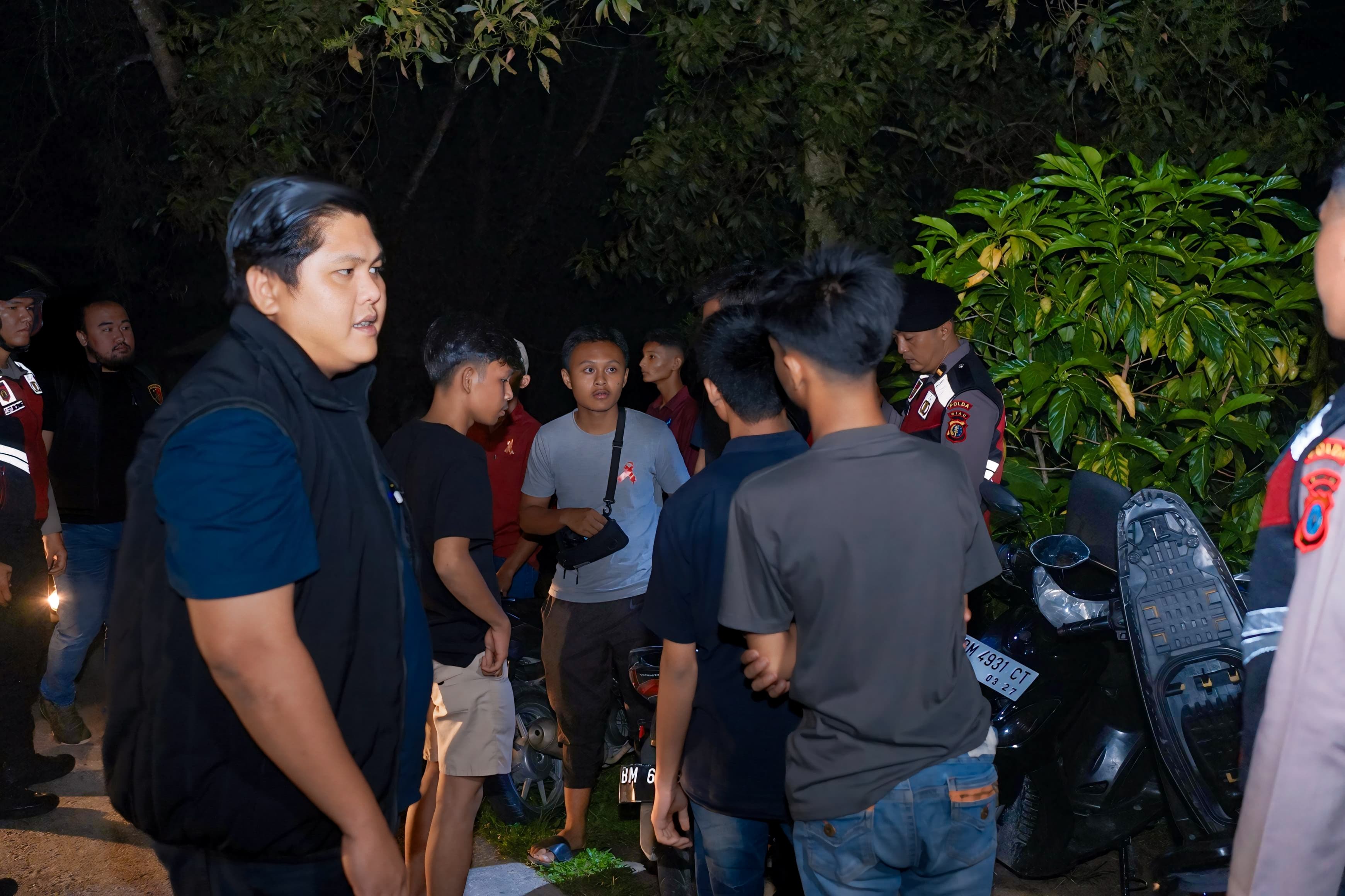 COOLING SYSTEM KEPADA MASYARAKAT, PERSONEL DITRESKRIMUM POLDA RIAU TURUN LANGSUNG KE JALANAN